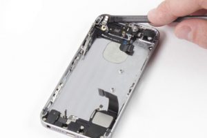 تعویض فلت کلید پاور آیفون SE