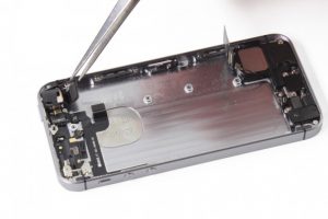 تعویض فلت کلید پاور آیفون SE