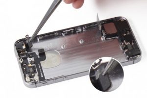 تعویض فلت کلید پاور آیفون SE