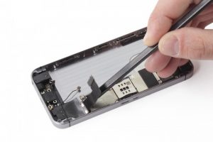 تعویض کانکتور شارژ آیفون SE