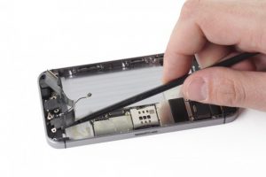 تعویض کانکتور شارژ آیفون SE