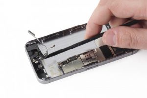 تعویض کانکتور شارژ آیفون SE