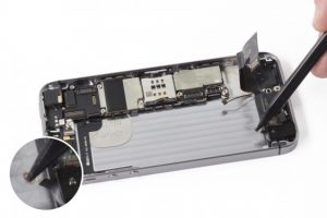 تعویض کانکتور شارژ آیفون SE