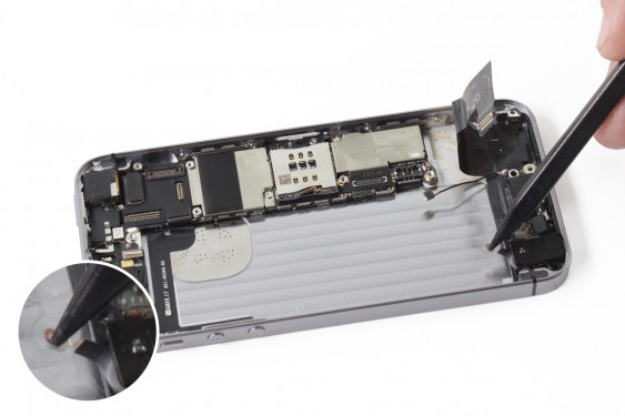 تعویض کانکتور شارژ آیفون SE