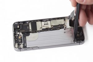 تعویض کانکتور شارژ آیفون SE