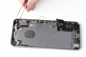 تعویض فلاش آیفون 6 اس پلاس