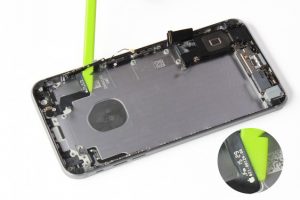 تعویض فلاش آیفون 6 اس پلاس