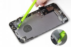 تعویض فلاش آیفون 6 اس پلاس