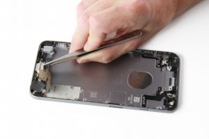 تعویض کانکتور شارژ آیفون 6 اس پلاس