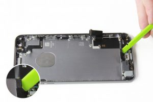 تعویض کانکتور شارژ آیفون 6 اس پلاس