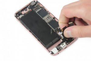 تعویض کانکتور شارژ آیفون 6 اس