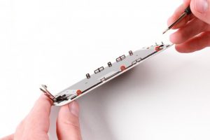 تعویض شیلد LCD آیفون 6 اس