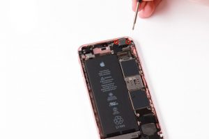 تعویض دوربین عقب آیفون 6 اس