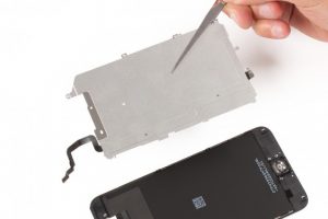 تعویض شیلد ال سی دی آیفون 6 پلاس