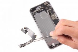 تعویض کانکتور شارژ آیفون 6 پلاس