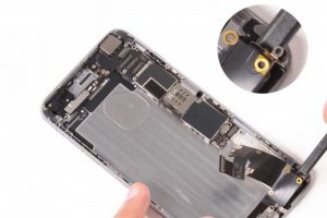 تعویض کانکتور شارژ آیفون 6 پلاس