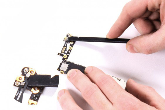 تعویض کابل اتصال وای فای و بلوتوث آیفون 6