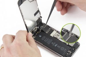 جداسازی صفحه نمایش آیفون SE