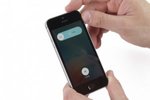 جداسازی صفحه نمایش آیفون SE