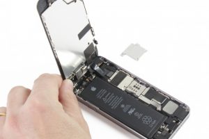 جداسازی صفحه نمایش آیفون SE