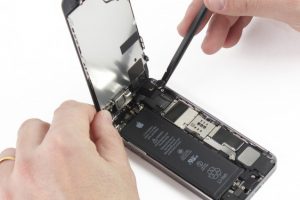 جداسازی صفحه نمایش آیفون SE