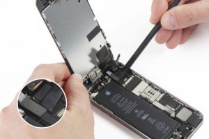 جداسازی صفحه نمایش آیفون SE