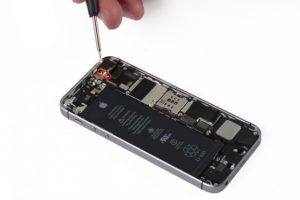 تعویض دوربین عقب آیفون SE