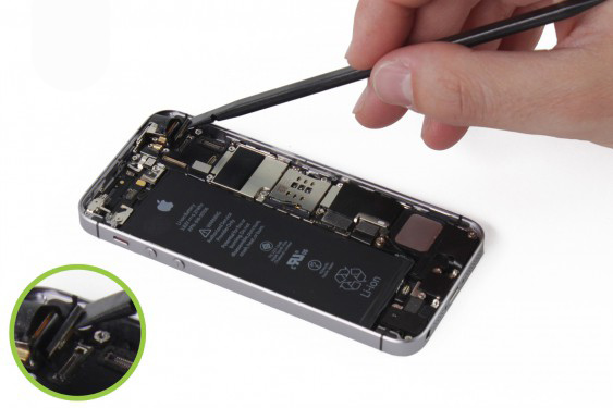 تعویض دوربین عقب آیفون SE