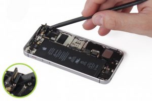 تعویض دوربین عقب آیفون SE