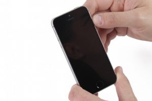 جداسازی صفحه نمایش آیفون SE