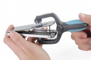 جداسازی صفحه نمایش آیفون SE