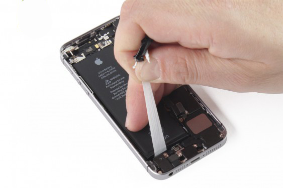 تعویض باتری آیفون SE