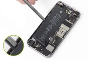 تعویض باتری آیفون SE