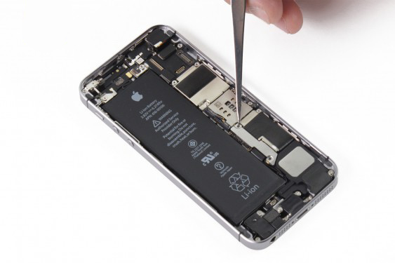 تعویض باتری آیفون SE