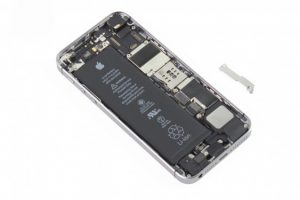 تعویض باتری آیفون SE