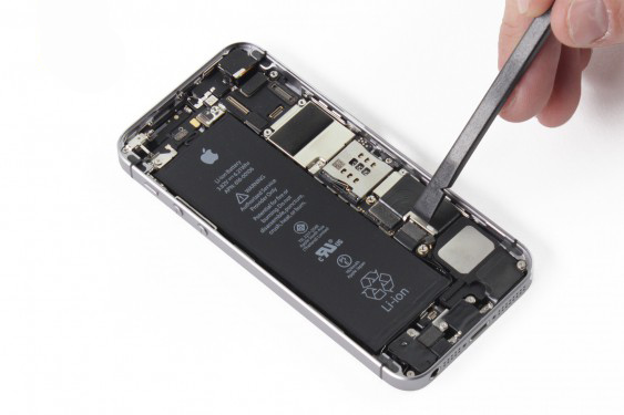 تعویض باتری آیفون SE