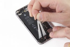 تعویض باتری آیفون SE