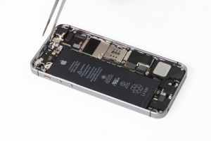 تعویض ویبراتور آیفون SE