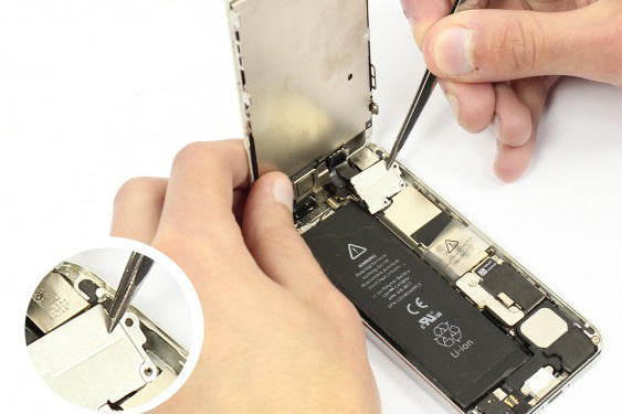 نحوه جداسازی صفحه نمایش آیفون 5