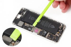 تعویض کانکتور شارژ آیفون 5 اس