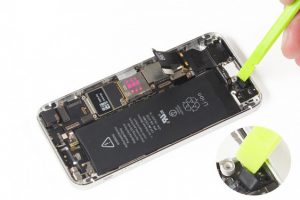 تعویض کانکتور شارژ آیفون 5 اس