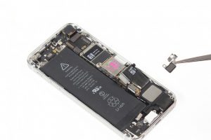 تعویض کانکتور شارژ آیفون 5 اس