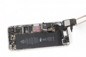 تعویض کانکتور شارژ آیفون 5 اس