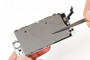 تعویض شیلد ال سی دی آیفون 5 اس