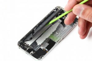 تعویض پایه نگهدارنده LCD آیفون 5 اس