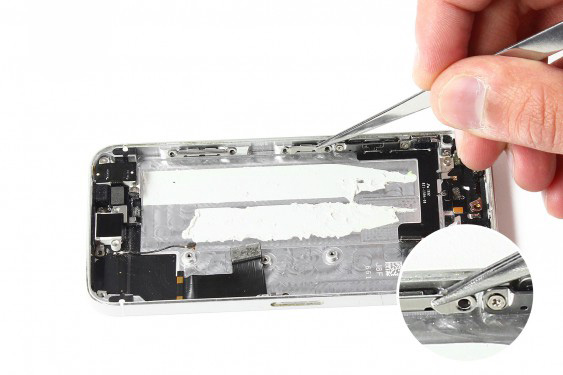 تعویض پایه نگهدارنده LCD آیفون 5 اس