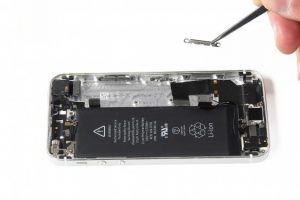 تعویض پایه نگهدارنده LCD آیفون 5 اس