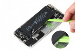 تعویض پایه نگهدارنده LCD آیفون 5 اس