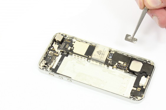 تعویض کابل های اتصال مادربرد آیفون 5