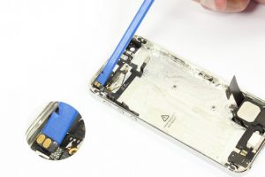 تعویض فلت کلید پاور آیفون 5